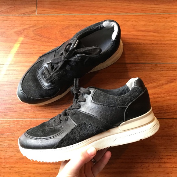 Everlane Black Sneakers - Picture 2 of 9